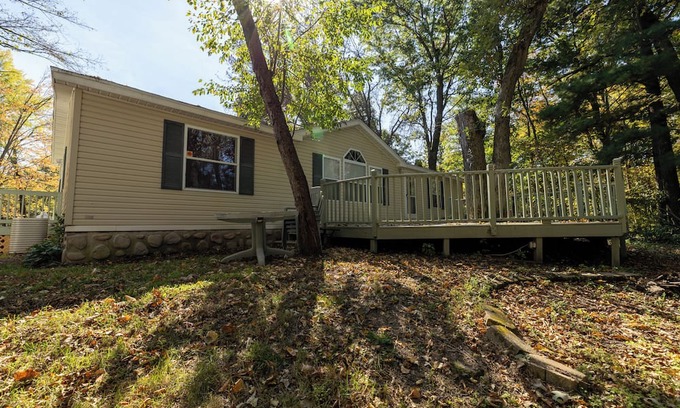 Wisconsin Dells Casa | 3BR Forest Retreat Near Stream. Quiet, Cozy & Perfect for Nature Lovers