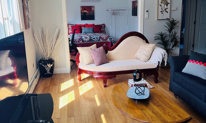 Poughkeepsie Waterfront Condominio | Charming , Peaceful Waterfront 2-bedroom condo overlooking the Hudson River
