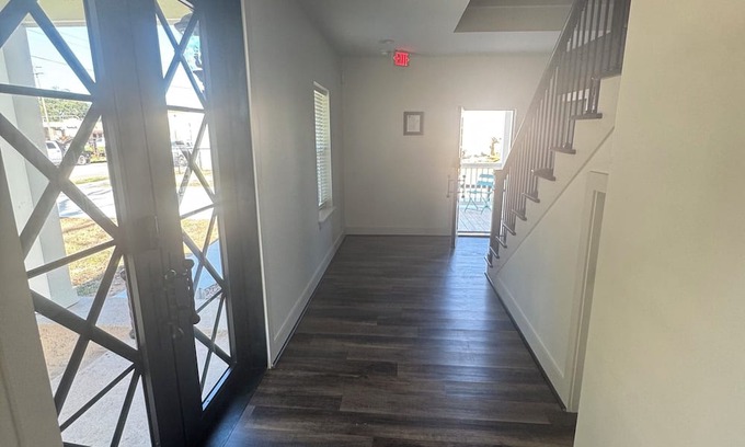 Wharton Apartamento | Charming, 2-bedroom apartment in the quiet town of Wharton.