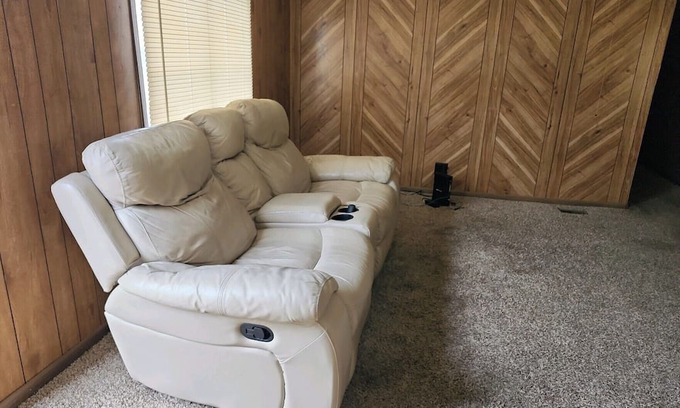 Stinnett Casa | Charming 2-bedroom mobile home with WiFi, AC in welcoming Stinnett