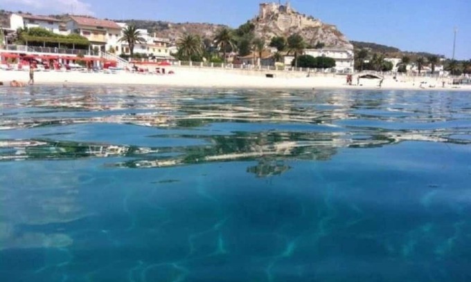 Roccella Jonica Casa | The moon over the sea