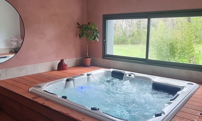 Lauraet Casa | House in the heart of nature with private pool and indoor Jacuzzi