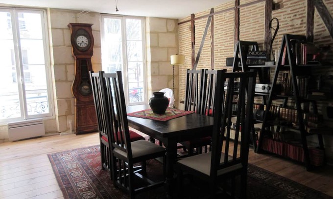 Agen Apartamento | Atypical apartment + small courtyard, near Agen station and historic center