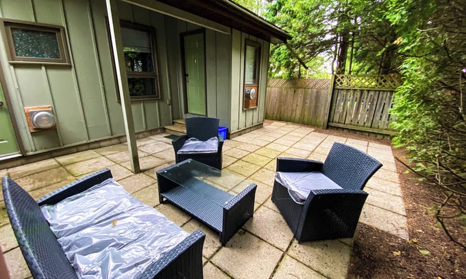 Sauble Beach Cabaña | Tiny Luxury Cottage 1