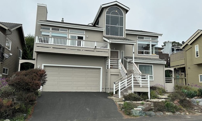 Marine Terrace Casa | Ocean Deck View! Spacious 5-bedroom with King Suites in Beach walk Cambria!
