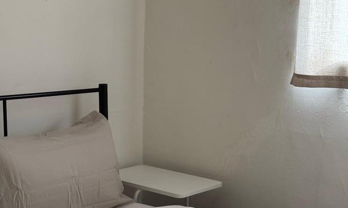 Taman Islands Glades Apartamento | Entire unit 2-bedroom apartment town area with AC, WiFi