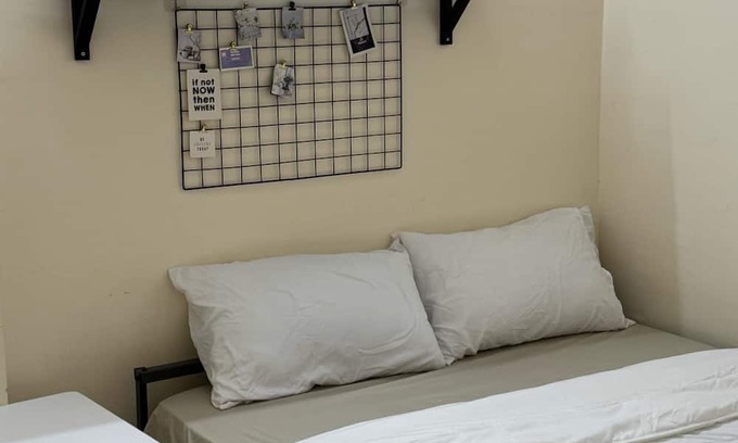 Taman Islands Glades Apartamento | Entire unit 2-bedroom apartment with AC, WiFi in charming Gelugor
