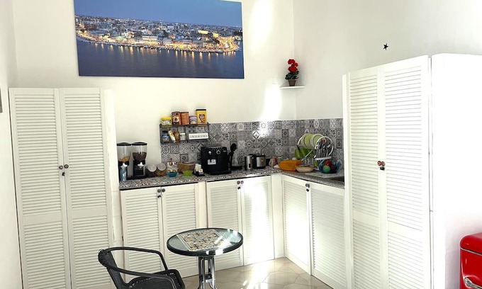 Brindisi Cama Y Desayuno | At 100 meters from the brindisi train station cheap and cozy