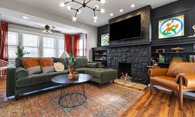 Mount Washington Casa | ★HostWise Stays★ Private Hot Tub | Family Friendly | Private Parking | Steps to Shiloh St