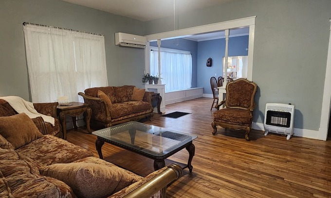 Clarksville Casa | Historic Downtown Craftsman, 3br/2ba with a yard