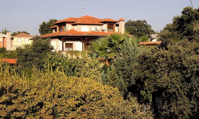Santa Cruz del Retamar Chalet De Esquí | An environment where you can enjoy nature, on the banks of the Alberche River