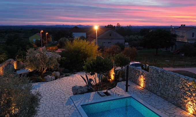 Visocane Casa | 3-bedroom traditional stone house in charming Visočane with WiFi, AC. Book now