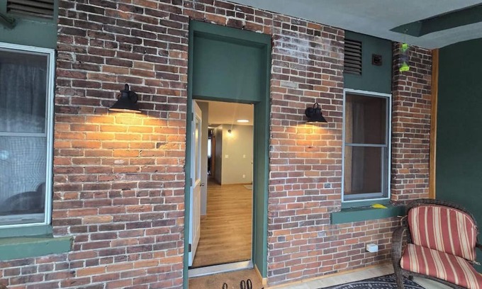 Lansing Apartamento | Apartment with WiFi above laundromat in Main Street in Lansing