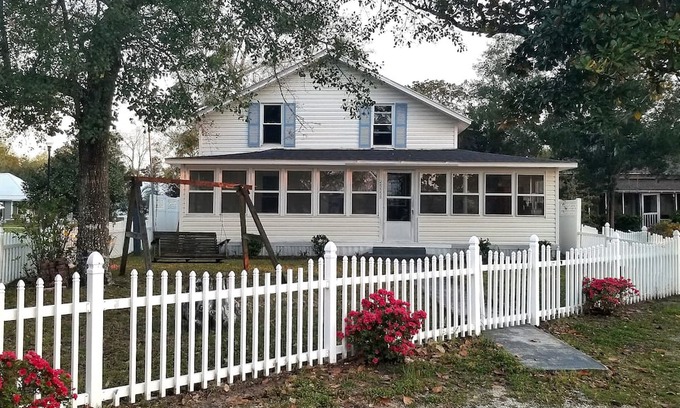 Orange Beach Casa | Water View Private Beach Access 2/2 in Orange Beach. 100 yrs old Newly Remodeled