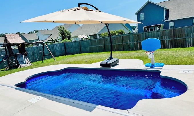 Moncks Corner Casa | Amazing 3-bedroom house in convenient Moncks Corner with private in-ground pool!