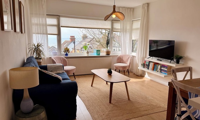 Isle of Grain Apartamento | A hidden gem, just 4 minutes from the beach & lively shops & bars of Leigh Town,