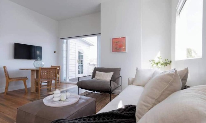 East Launceston Casa | Modern Home with City Views