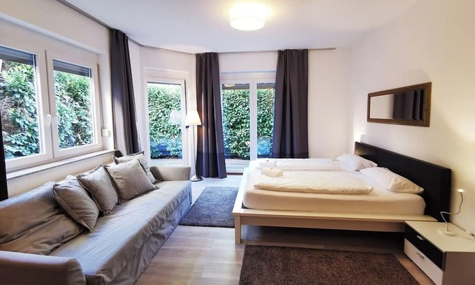 Bergheim Apartamento | city centre | air-conditioned | Netflix | terrace