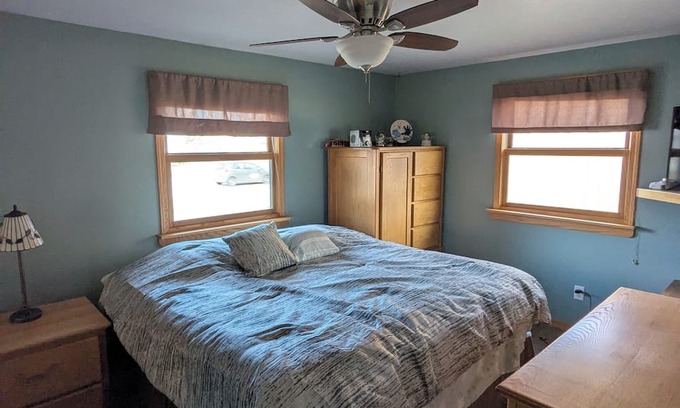 Ashwaubenon Casa | 3-bedroom house in peaceful Green Bay with AC, WiFi