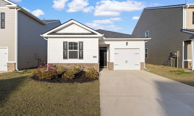 Graniteville Casa | Near I-20, located within walking distance of Starbucks, Arby's, and many others