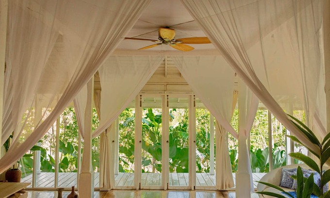 Bantul Cabina | Peaceful Retreat with a Lush Garden & Open-Air Patio