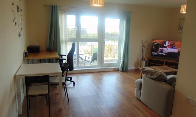 Kippen Apartamento | Stylish Riverside 1-Bed Flat with Bathtub & River Clyde Views – Glasgow