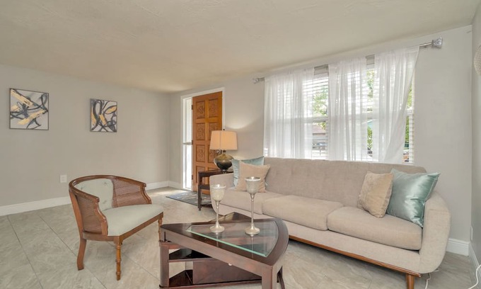 Embassy Hills Casa | Charming 2-bedroom house with AC, WiFi in Port Richey FL Near Weeki Wachee Park