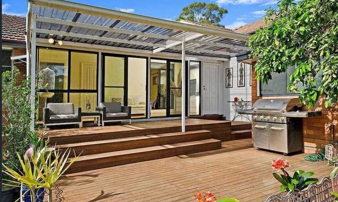 Marsfield Casa | A house close to Macquarie University and shopping Centers
