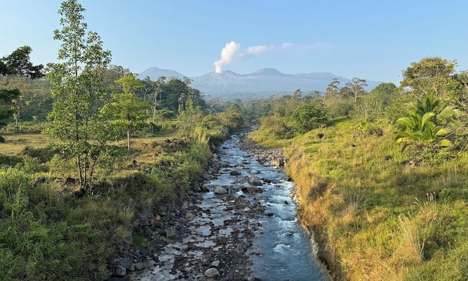 Guayabo Casa | Nestled at the base of Rincon de la Vieja Volcano and bordering the Rio Celeste.