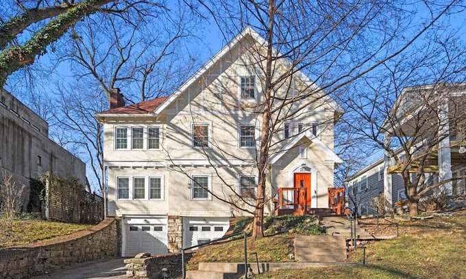 West Plaza Casa | Stylish 2 bd Stay Near Plaza & UMKC