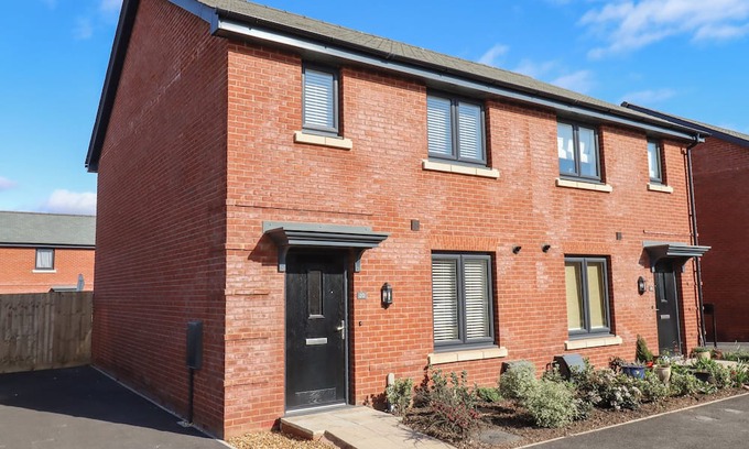 Topsham Casa | 20 MARINE DRIVE, pet friendly, character holiday cottage in Topsham