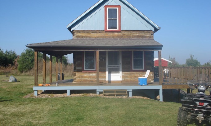 Caledonia Cabina | Peaceful historic cabin on 380 acres.