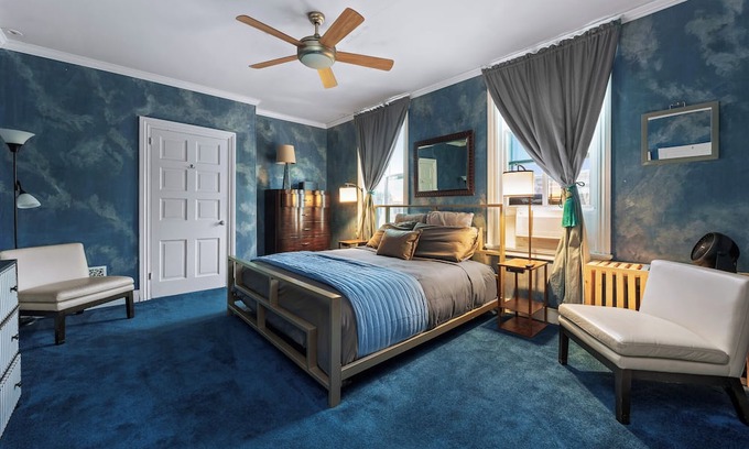 Downtown Harrisburg Casa | Multi-Family Mansion w/Honeymoon Suite - SLP25