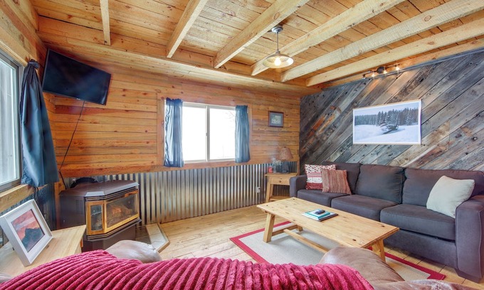 Lake Agnes Cabina | Hike, Ride & Boat: Rustic Retreat Near Steamboat