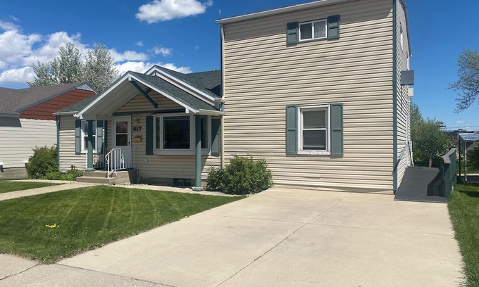Helena Casa | Large home by Carroll Great Northrn Downtown & Civic Center, family/pet friendly