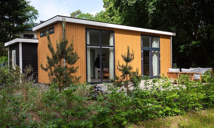 Municipality of Rhenen Chalet De Esquí | House with dishwasher, in nature reserve