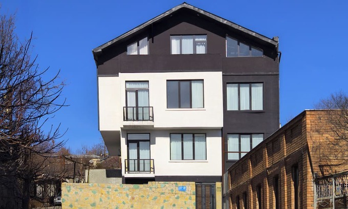 Tbilisi Apartamento | Spacious 3-bedroom apartment with AC, WiFi in charming Tbilisi