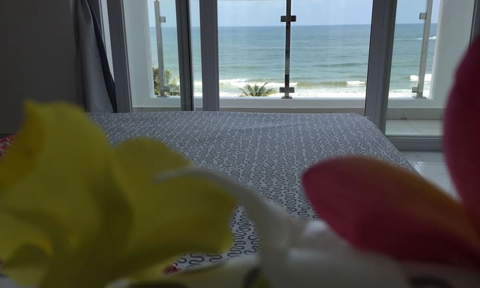 Mount Lavinia Apartamento | Wake up to panoramic ocean views from almost every room.