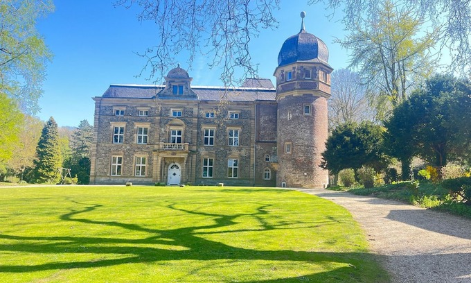 Wildbach Otro | Rimburg Castle - hunting lodge by the castle pond