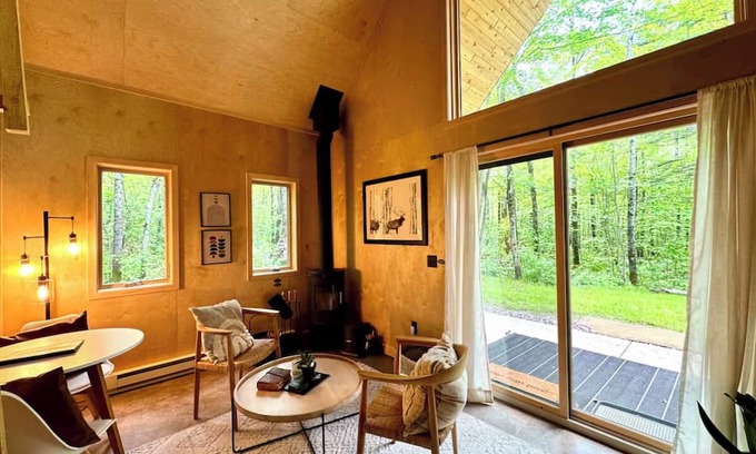 Cable Apartamento | Cozy Trailside Nordic Chic Nature Cottage