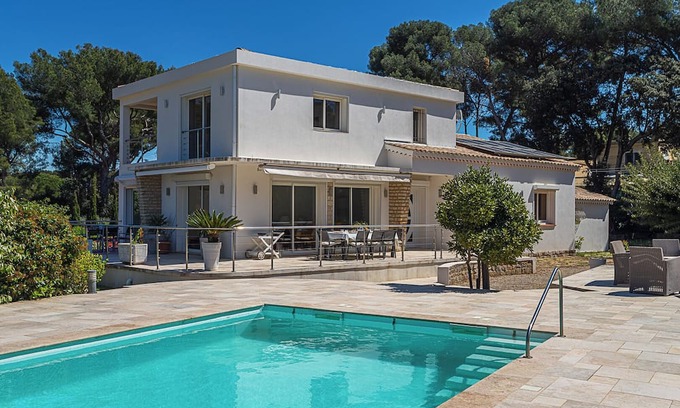 Le Brusc Villa | Villa near the sea with swimming pool