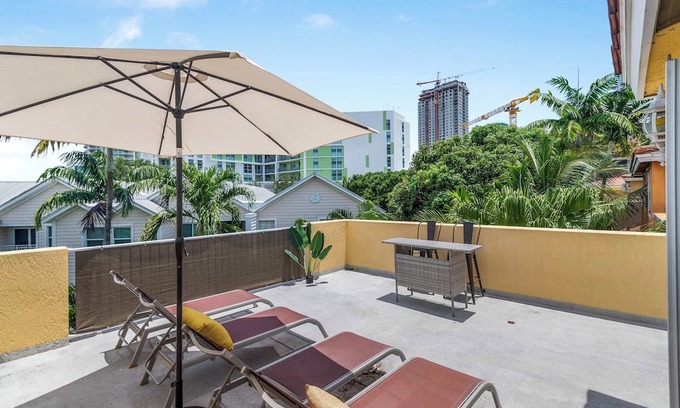 Tarpon River Casa | Downtown Home: 5 Beds / Rooftop Patio / Water Taxi