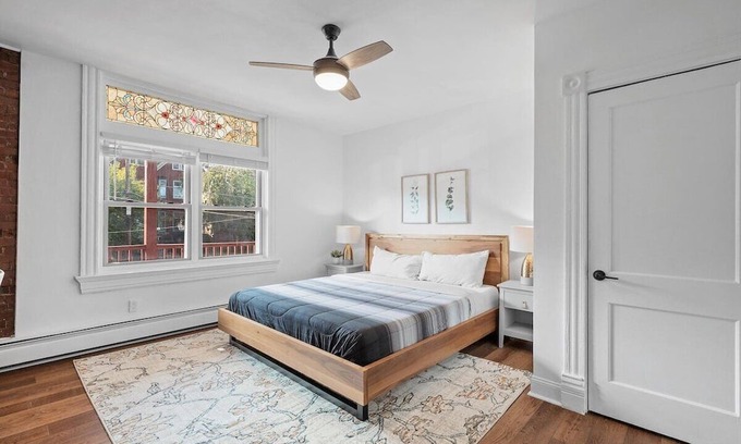 Shadyside Apartamento | Shadyside/Pittsburgh, Modern & Accessible 2 Bedroom with Free Parking