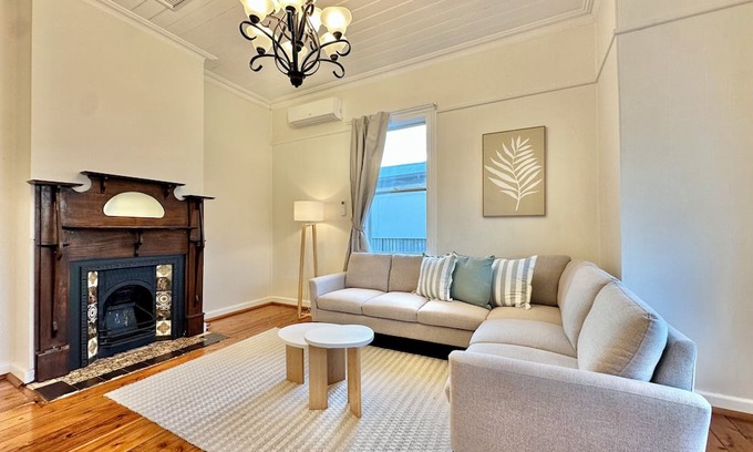 Young Casa | Currawong Corner Cottage