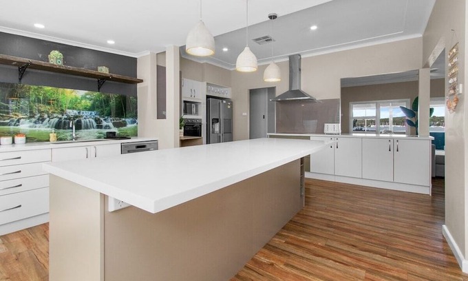 Speers Point Casa | Lakeview Retreat on The Esplanade