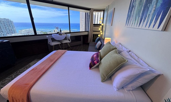 Waikiki Apartamento | Romantic View walk to beach*shopping* Friday fun