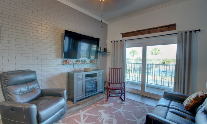 Fort Walton Beach - Destin Condominio | El Matador 625 - FREE TICKETS!! Your stay includes free tickets to many area attractions!