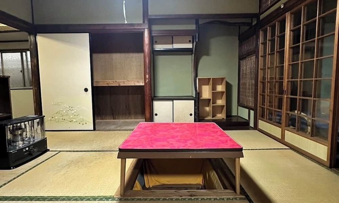 Beppu Casa | A 10-minute walk from Beppu Station! An old private house surrounded by buildings, full of privacy and seclusion. Antique items in the old house can be purchased if you like!
