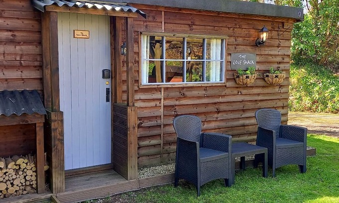 Mabe Cabina | The Love Shack with Old Smokey the Barbeque