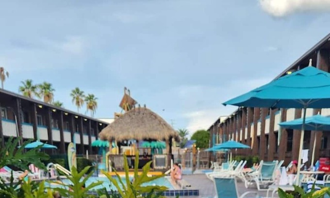 Cocoa Beach Complejo | Charming 2-bedroom 2-bath resort in lovely Cocoa Beach!